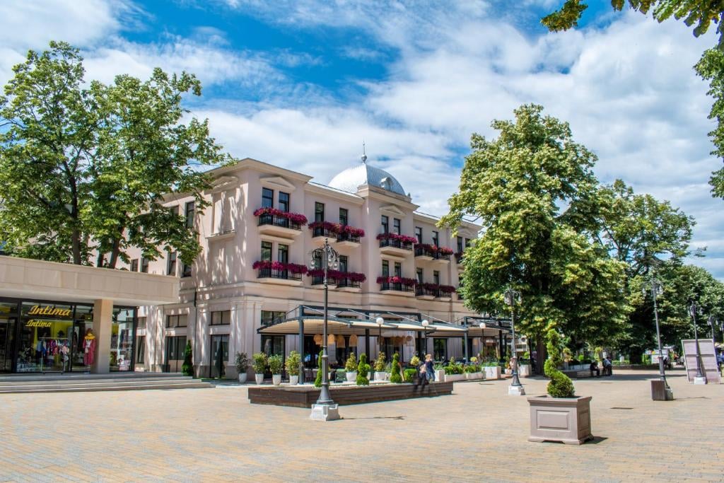 НОВА ГОДИНА 2027 ВЪВ ВЪРНЯЧКА БАНЯ - ZEPTER HOTEL 4* / ПАКЕТ 3 НОЩУВКИ В ПЕРИОД: 30.12.2026 - 03.01.2027