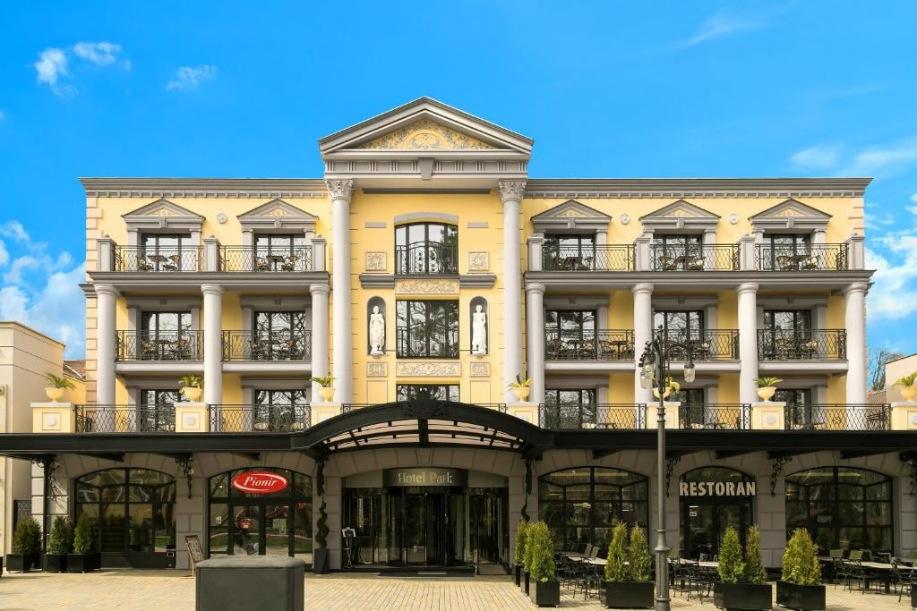 НОВА ГОДИНА 2027 ВЪВ ВЪРНЯЧКА БАНЯ - HOTEL PARK 5* / ПАКЕТ 3 НОЩУВКИ В ПЕРИОД: 30.12.2026 - 03.01.2027