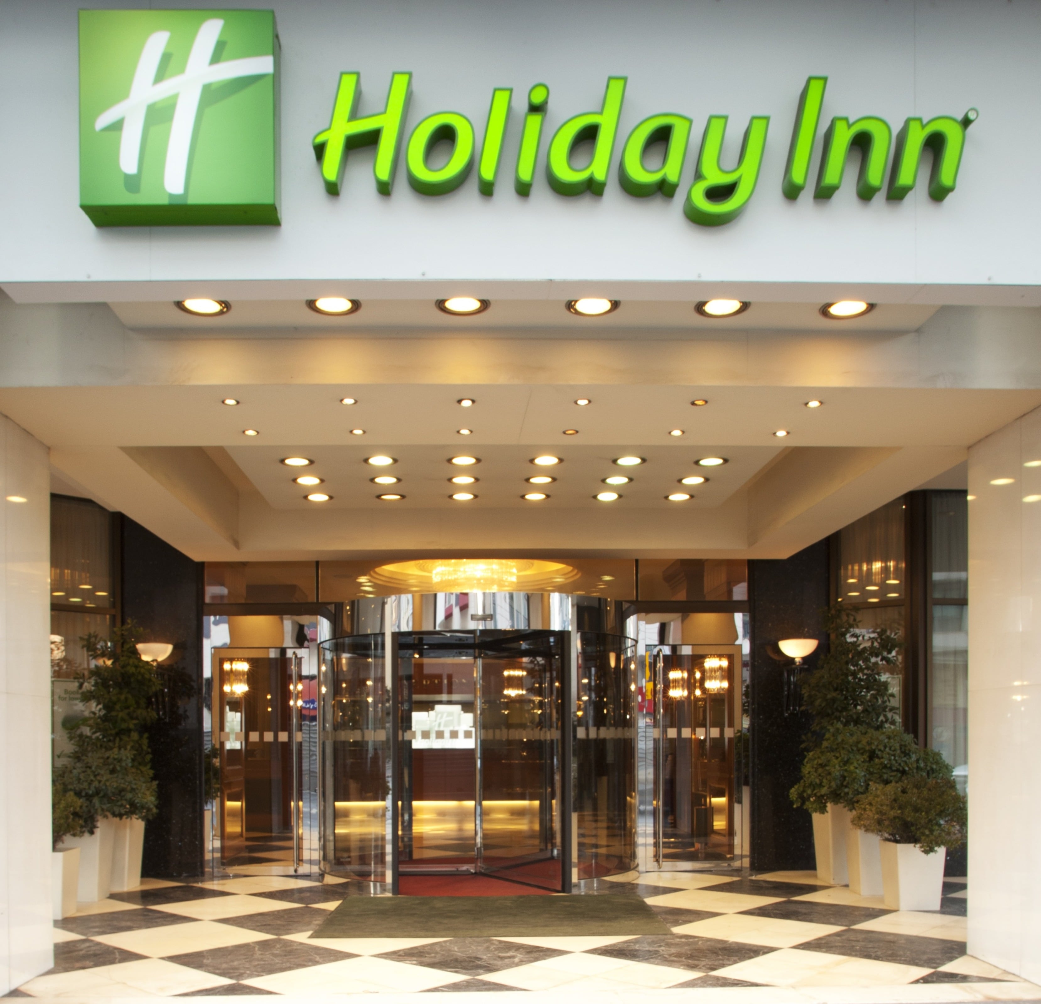 НОВА ГОДИНА 2027 В СОЛУН - HOLIDAY INN THESSALONIKI 5* / ПАКЕТ 3 НОЩУВКИ В ПЕРИОД: 29.12.2026 - 02.01.2027