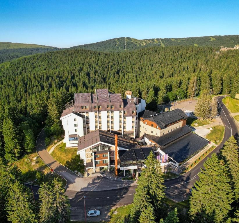НОВА ГОДИНА 2027 В КОПАОНИК, СЪРБИЯ - PUTNIK HOTEL 4* / ПАКЕТ 5 НОЩУВКИ В ПЕРИОД: 27.12.2026 - 05.01.2027